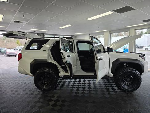 Used 2025 Toyota 4Runner SR5 image 17