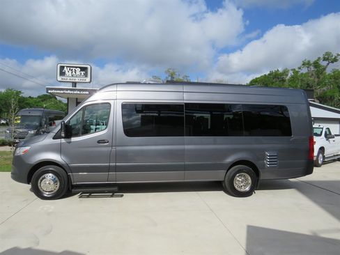 Used 2022 Mercedes-Benz Sprinter 4500 image 9