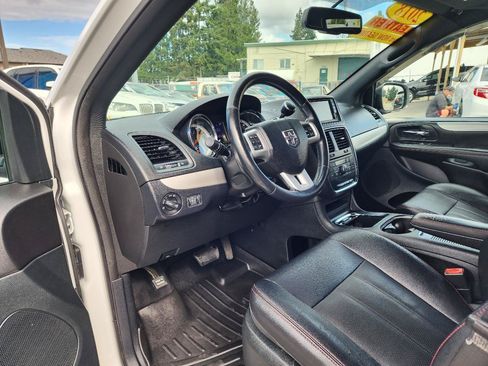 Used 2018 Dodge Grand Caravan GT FWD image 12
