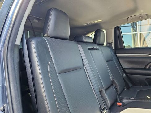 Used 2018 Toyota Highlander Limited AWD/4WD image 14