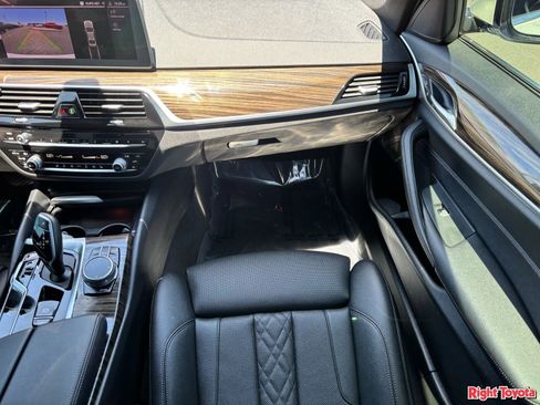 Used 2021 BMW 530i w/ Convenience Package RWD image 18