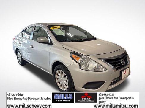 Used 2018 Nissan Versa SV image 3