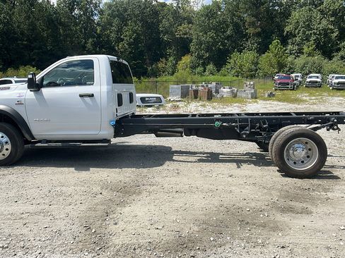 New 2025 RAM 5500 4x4 Regular Cab image 11