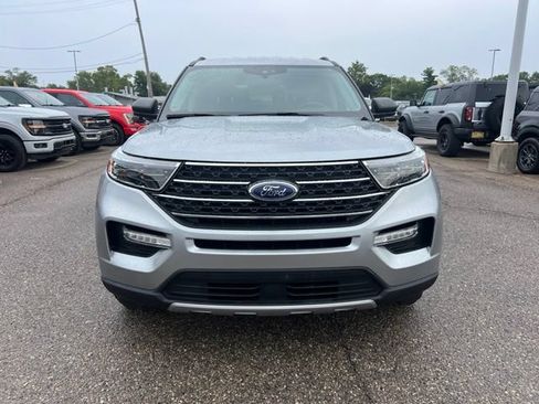 Certified 2023 Ford Explorer XLT w/ Equipment Group 202A AWD/4WD image 2