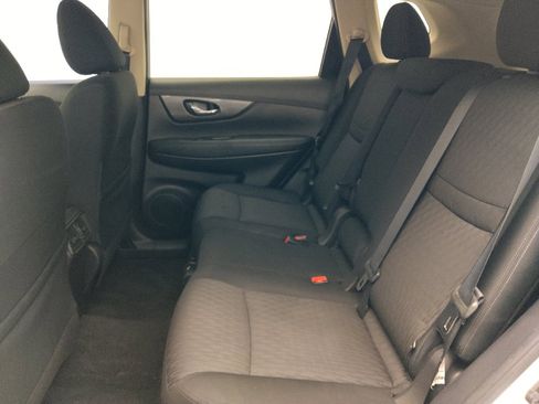 Used 2020 Nissan Rogue SV FWD image 18