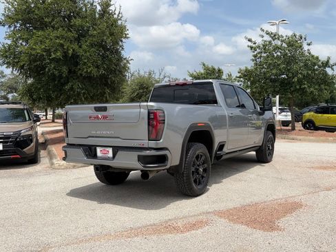 Used 2025 GMC Sierra 2500 AT4 w/ AT4 Premium Plus Package AWD/4WD image 5