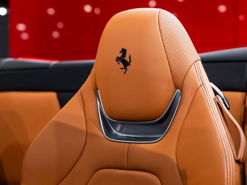 Certified 2020 Ferrari Portofino RWD image 6