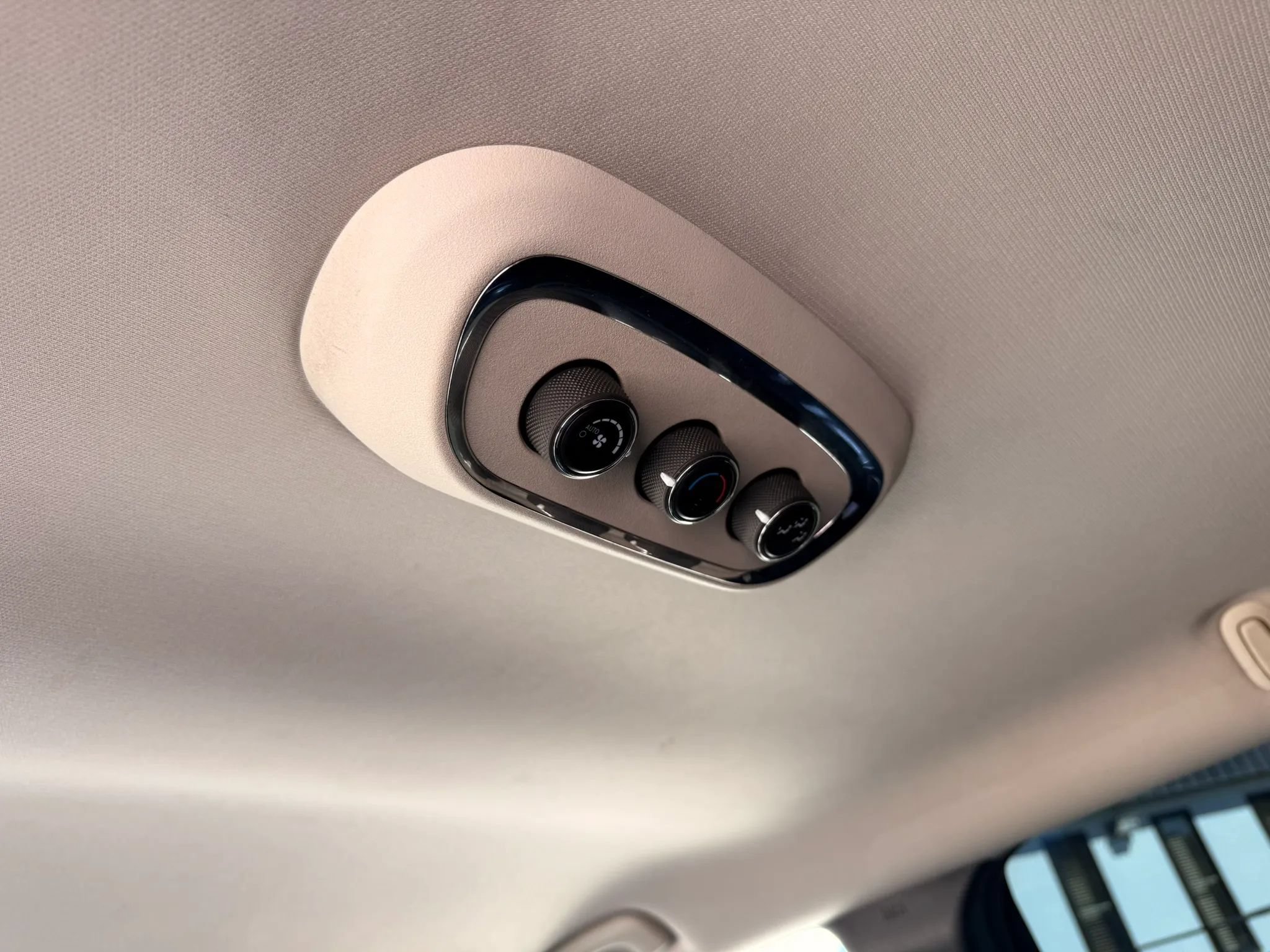 Used 2019 Dodge Durango SXT AWD/4WD image 36