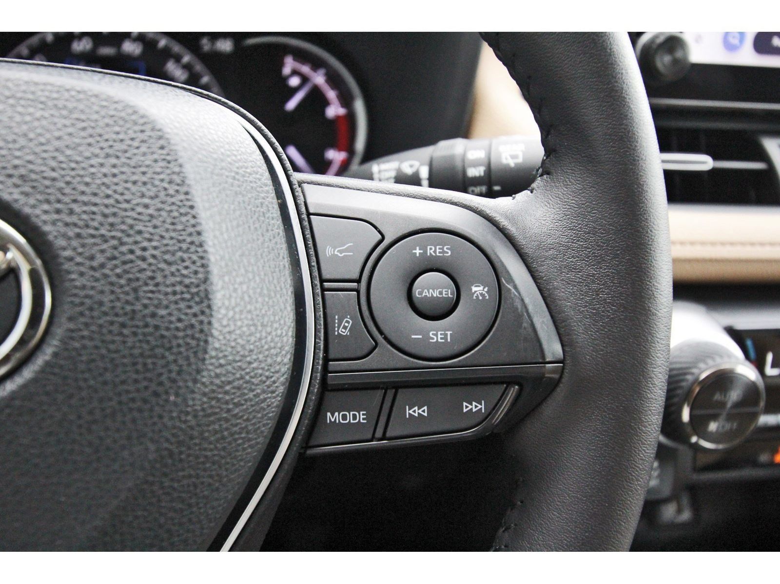Used 2024 Toyota RAV4 XLE Premium FWD image 18