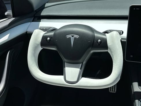 Used 2023 Tesla Model Y Performance AWD/4WD image 17