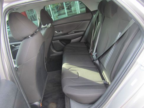 Used 2023 Hyundai Elantra SEL image 11