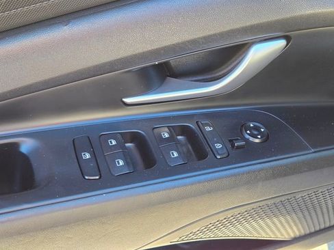 Used 2023 Hyundai Elantra SE image 24