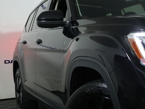 Used 2024 Volkswagen Atlas SE FWD image 3
