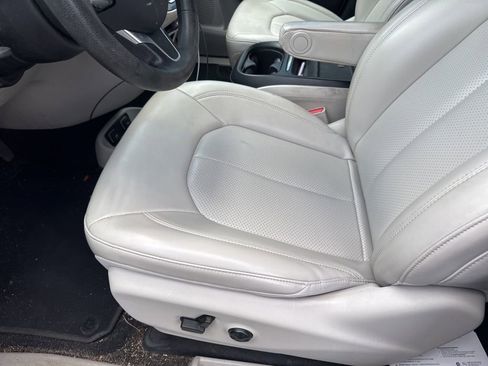 Used 2021 Chrysler Voyager Lxi FWD image 15