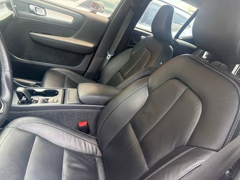 Used 2022 Volvo XC40 T5 Momentum AWD/4WD image 5