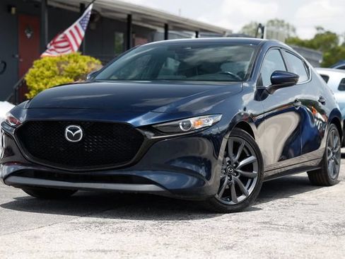 Used 2020 MAZDA MAZDA3 Hatchback w/ Preferred Package FWD image 1