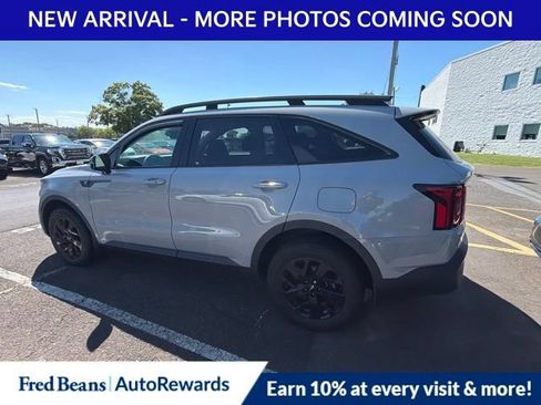 Used 2023 Kia Sorento S w/ Panoramic Sunroof Package AWD/4WD image 5