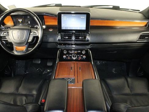 Used 2019 Lincoln Navigator Premiere image 30