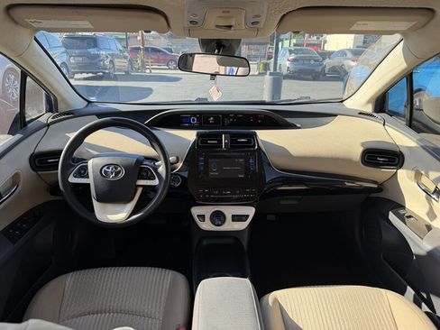 Used 2017 Toyota Prius One FWD image 11