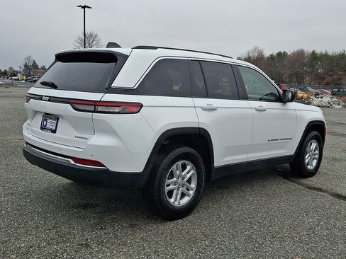 Used 2023 Jeep Grand Cherokee Laredo w/ Luxury Tech Group I AWD/4WD image 12