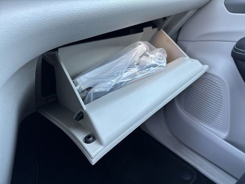 Used 2023 Chrysler Pacifica Touring-L image 29