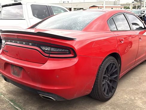 Used 2018 Dodge Charger SXT w/ Blacktop Package RWD image 3