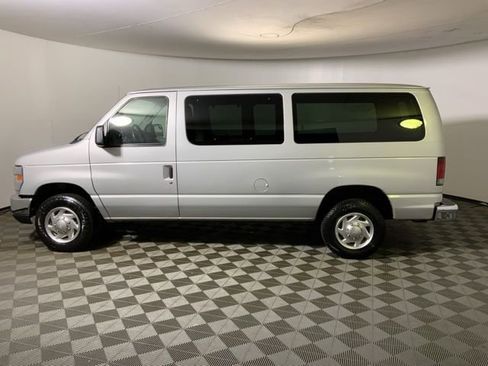 Used 2010 Ford E-350 and Econoline 350 XLT RWD image 11