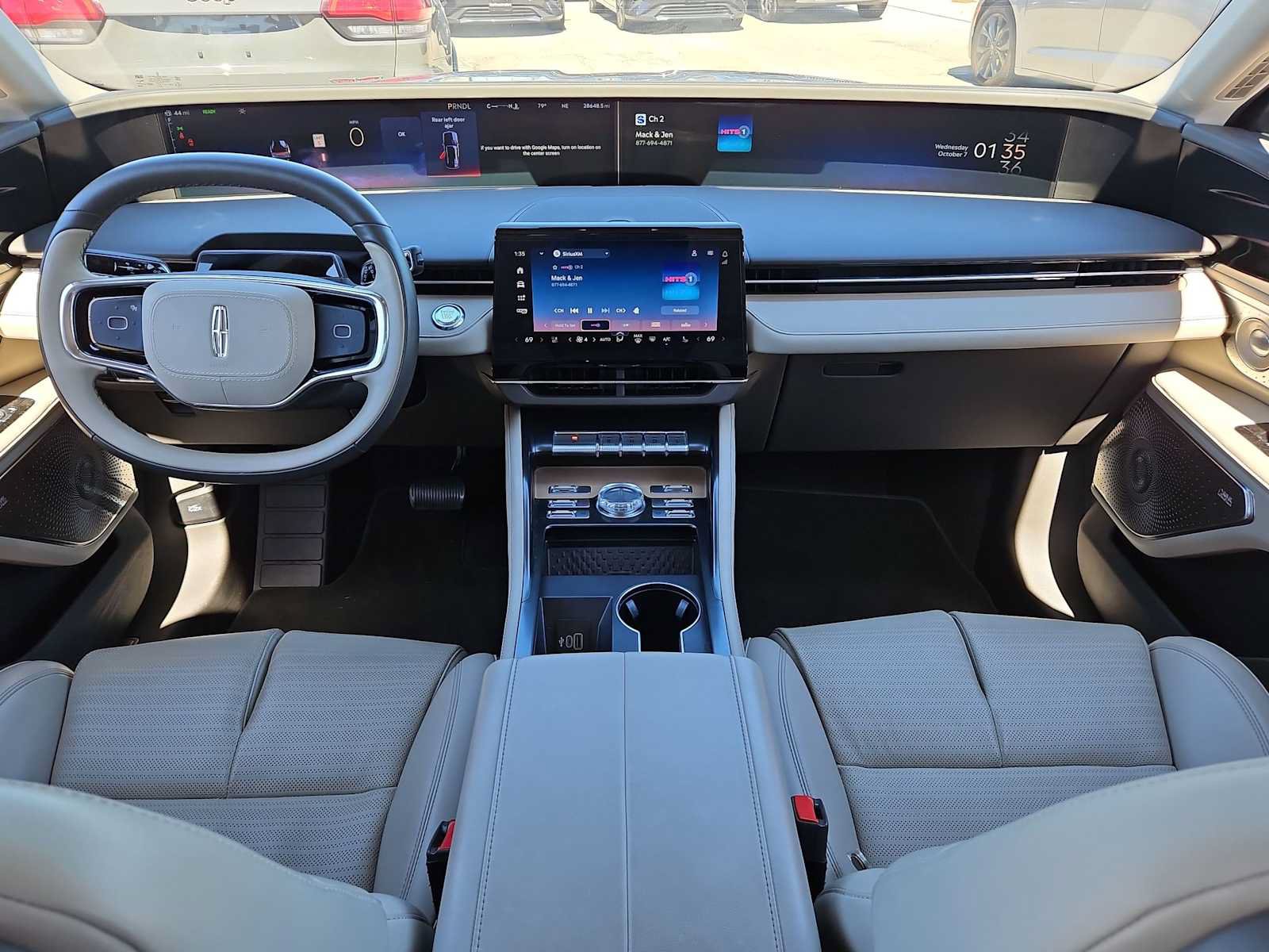 Used 2025 Lincoln Nautilus Reserve AWD/4WD image 12