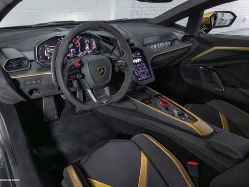 Used 2025 Lamborghini Revuelto image 26
