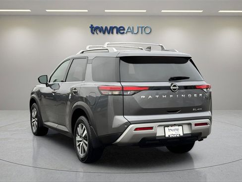 Used 2024 Nissan Pathfinder SL image 3