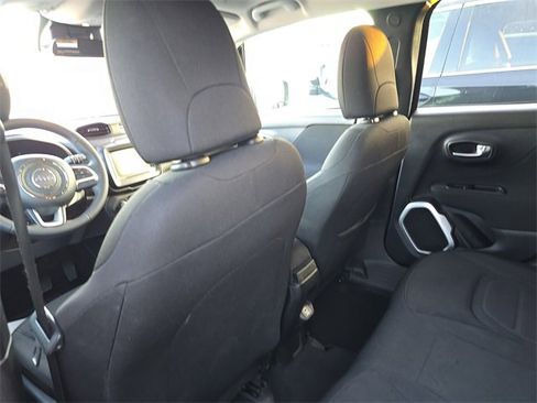 Used 2018 Jeep Renegade Latitude image 12