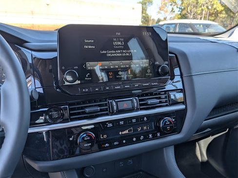 New 2025 Nissan Pathfinder SL image 10