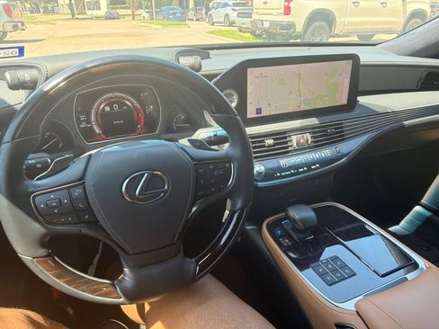 Used 2023 Lexus LS 500 w/ Interior Upgrade Package RWD image 37