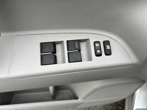 Used 2013 Toyota Highlander Plus image 24