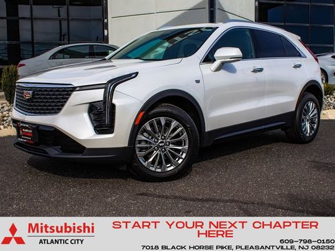 Used 2024 Cadillac XT4 Premium Luxury image 1