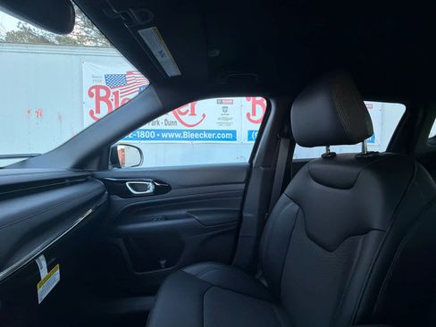 New 2026 Jeep Compass Latitude image 28