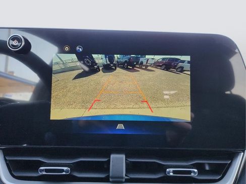 New 2025 Chevrolet Equinox LT image 24