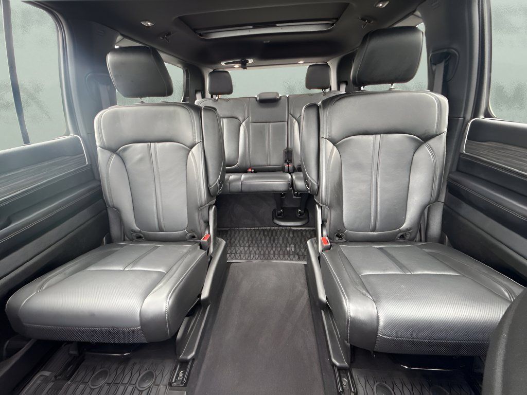 Used 2024 Jeep Wagoneer Series III w/ Premium Group I AWD/4WD image 11