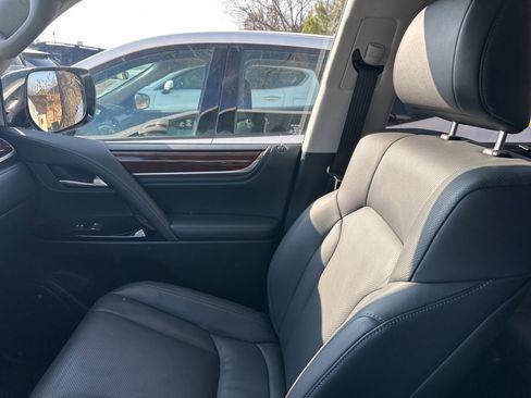 Used 2021 Lexus LX 570 4WD w/ Luxury Package image 19