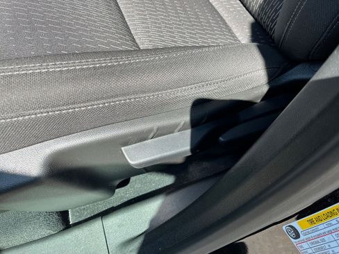 Used 2025 Chevrolet Equinox LT FWD image 22