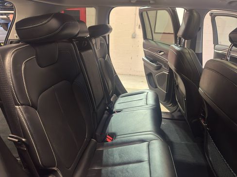Used 2023 Jeep Grand Cherokee 4WD 4xe image 28