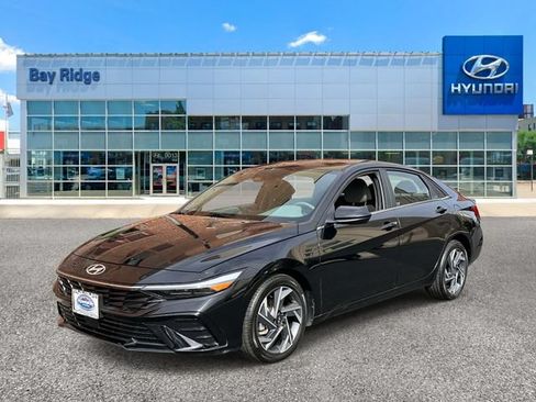 Used 2025 Hyundai Elantra SEL FWD image 10
