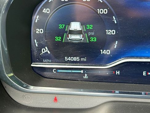 Used 2024 Chevrolet Suburban Premier image 19