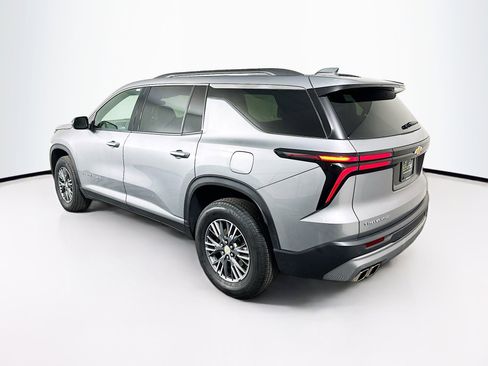 Used 2025 Chevrolet Traverse LT image 5