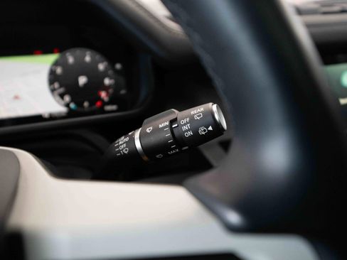 Used 2024 Land Rover Defender 110 S image 14