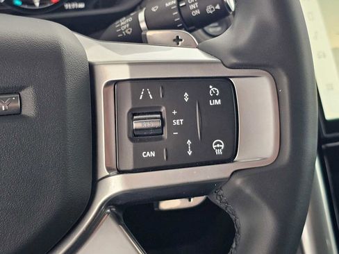 Used 2025 Land Rover Discovery Dynamic SE image 27