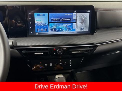 Used 2025 Nissan Kicks SR AWD/4WD image 19