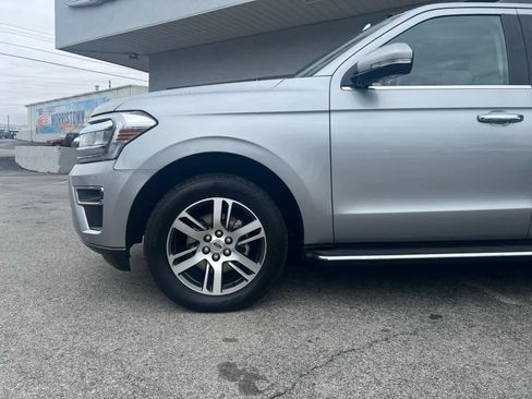 Used 2023 Ford Expedition Limited image 2