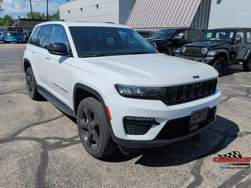 Used 2024 Jeep Grand Cherokee Limited w/ Luxury Tech Group II AWD/4WD image 4