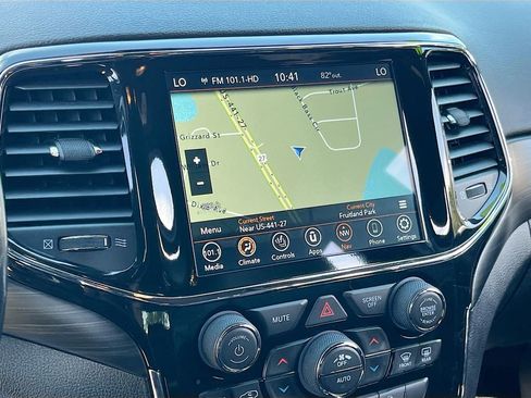 Used 2021 Jeep Grand Cherokee Laredo X image 13